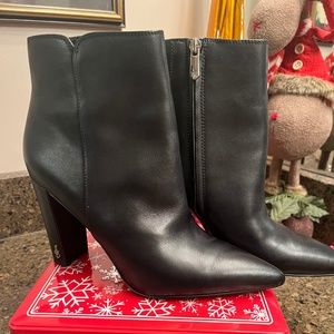 Sam Edelman black leather 4” heeled shorty boot, size 8.5